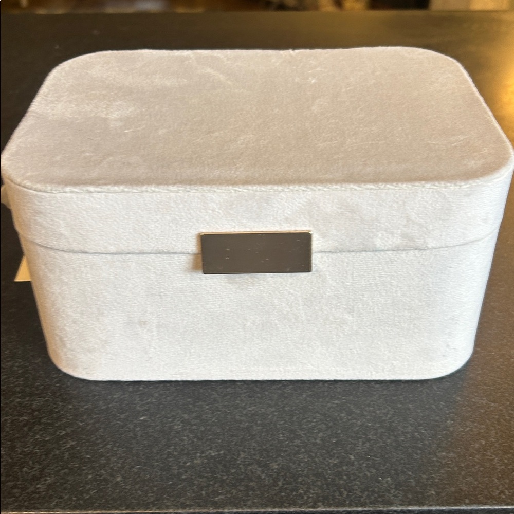 A New Day Light Gray Jewelry Organizer